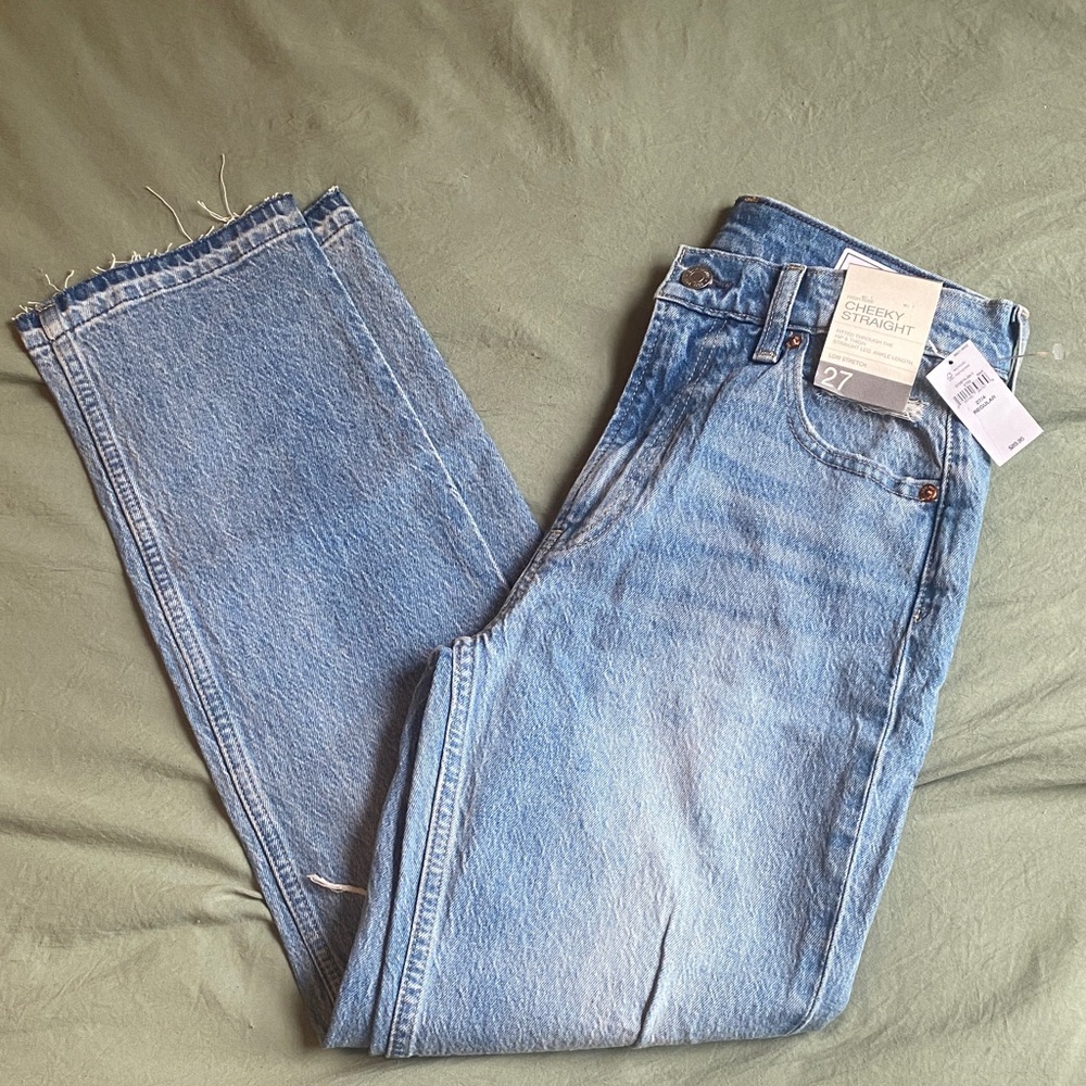 NWT!! GAP Cheeky Straight High Rise Straight Leg Jeans — Size 27!!